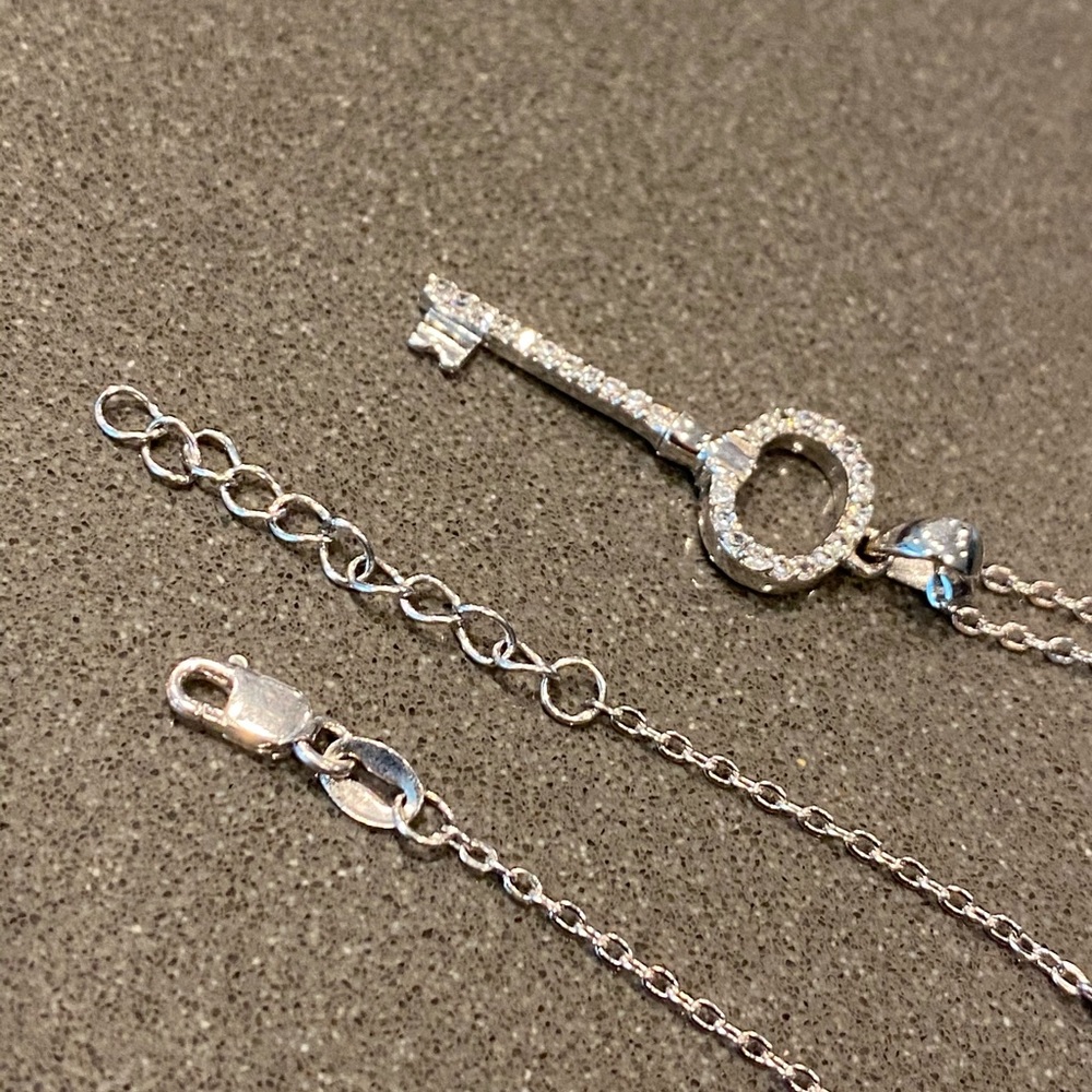 🔹Sterling Silver & Zirconia Key Pendant & Chain - Picture 6 of 8